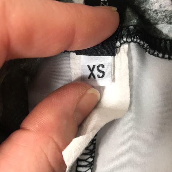 Onzie High Rise Marble Camo Leggings. - Picture 10 of 10